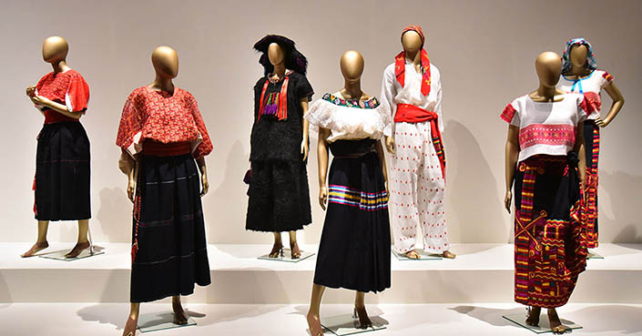 Diseños de ropa de indígenas de 800 pesos, las empresas los revenden en  cerca de 6 mil pesos – Frontal Noticias